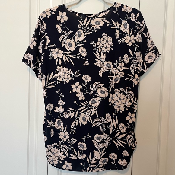 Ann Taylor 474432 Mixed Media Keyhole Tee Size M - Picture 2 of 11